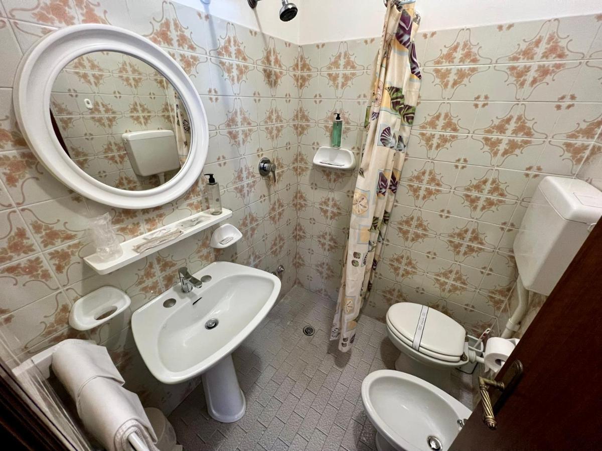 Hotel Ca' Bianca da Paolino Misano Adriatico Esterno foto