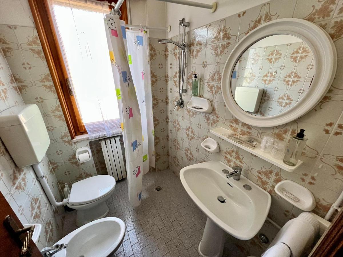 Hotel Ca' Bianca da Paolino Misano Adriatico Esterno foto
