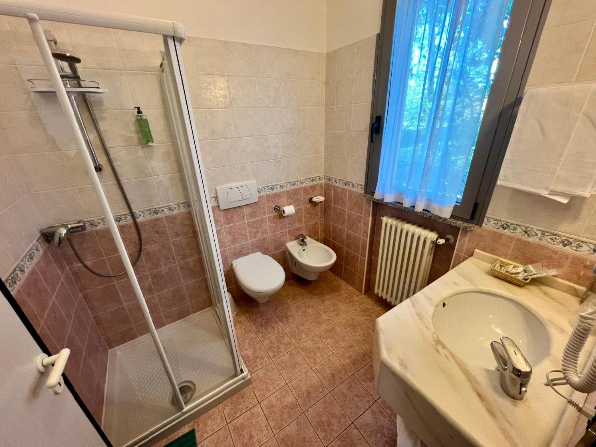 Hotel Ca' Bianca da Paolino Misano Adriatico Esterno foto