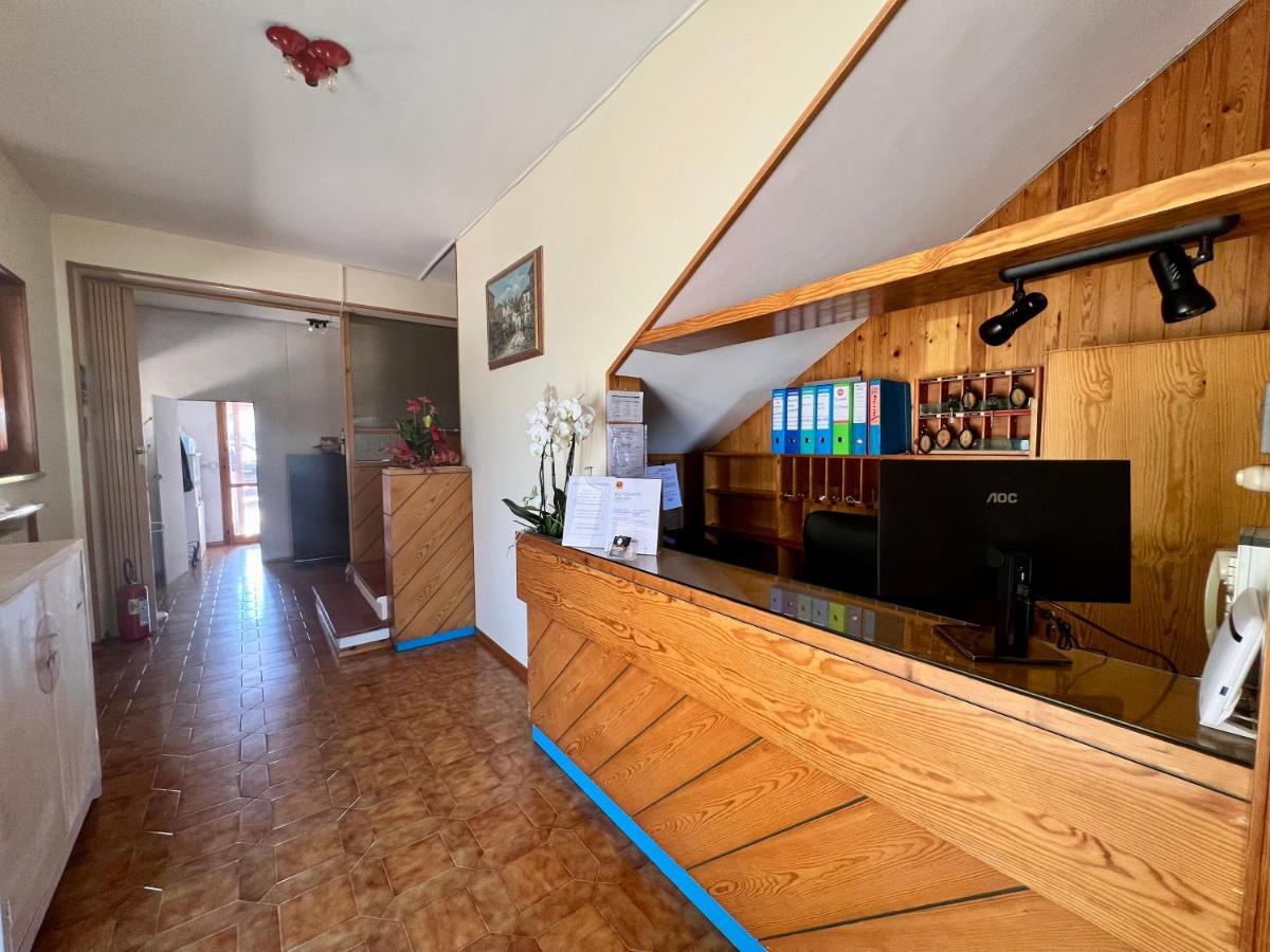 Hotel Ca' Bianca da Paolino Misano Adriatico Esterno foto