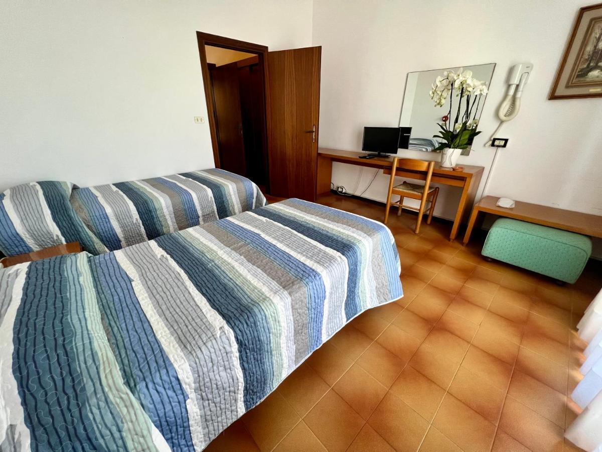 Hotel Ca' Bianca da Paolino Misano Adriatico Esterno foto