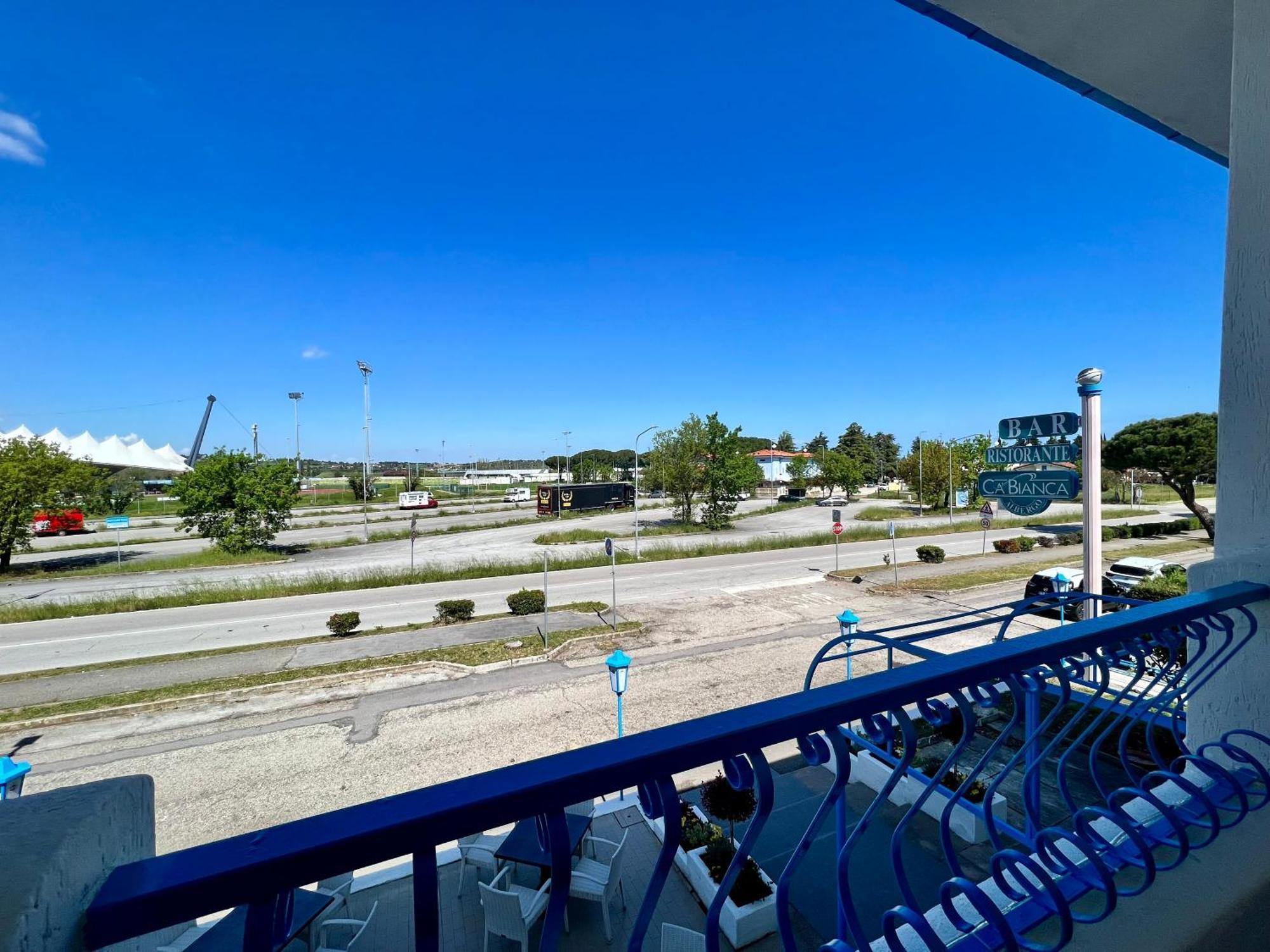 Hotel Ca' Bianca da Paolino Misano Adriatico Esterno foto