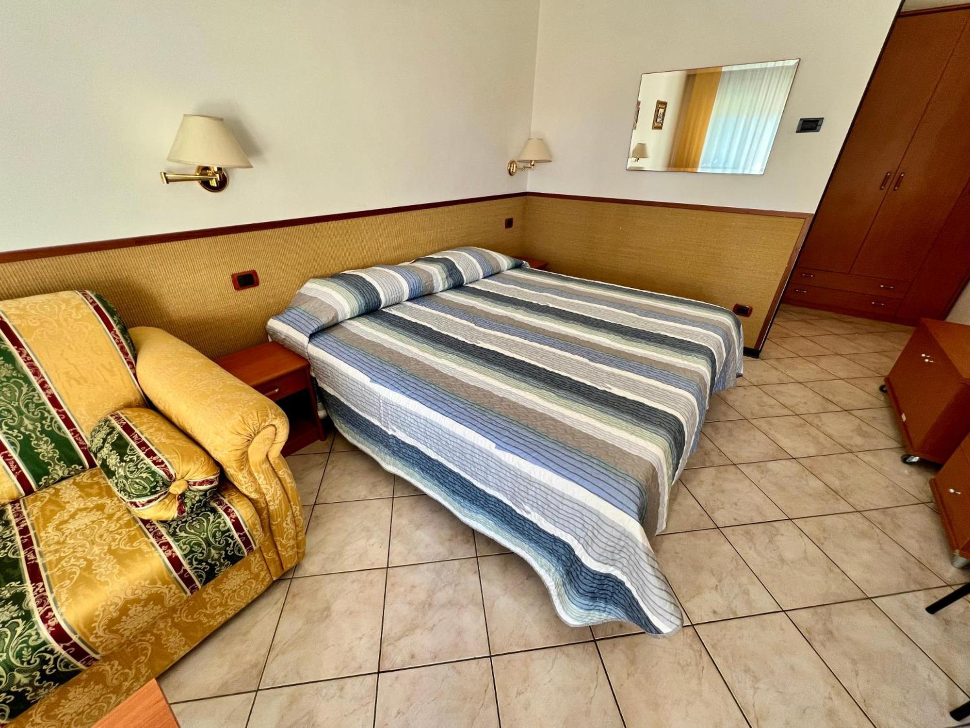 Hotel Ca' Bianca da Paolino Misano Adriatico Esterno foto